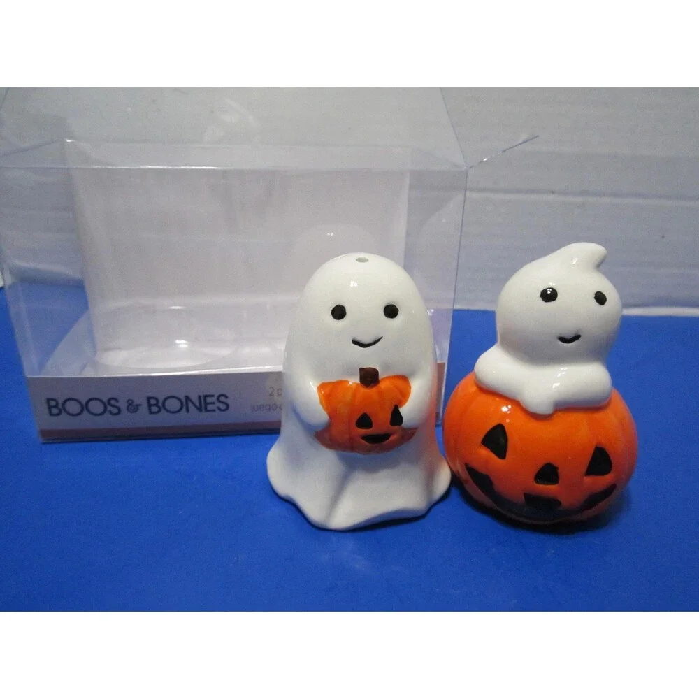 NEW Halloween Ghosts Salt & Pepper Shaker Fall Decor  Boos n Bones Ceramic